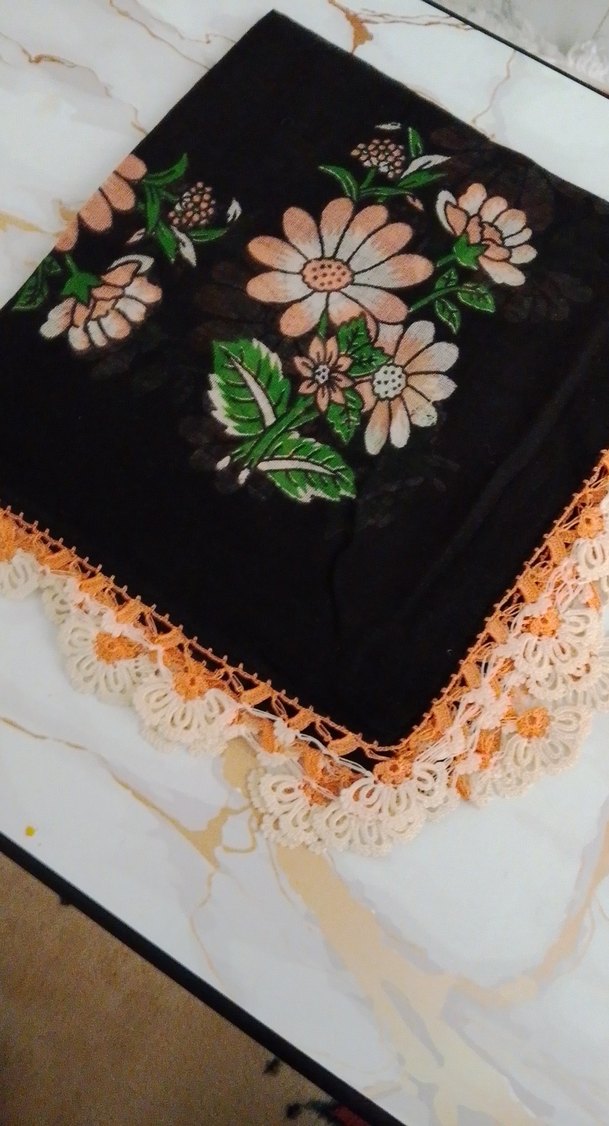 Dantel Kenarlı Siyah Çiçekli Kadın Fular - Görsel 2