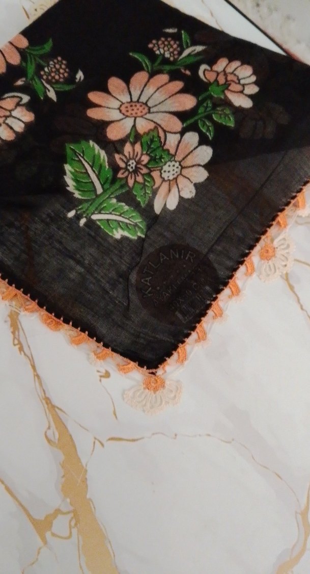 Dantel Kenarlı Siyah Çiçekli Kadın Fular - Görsel 3