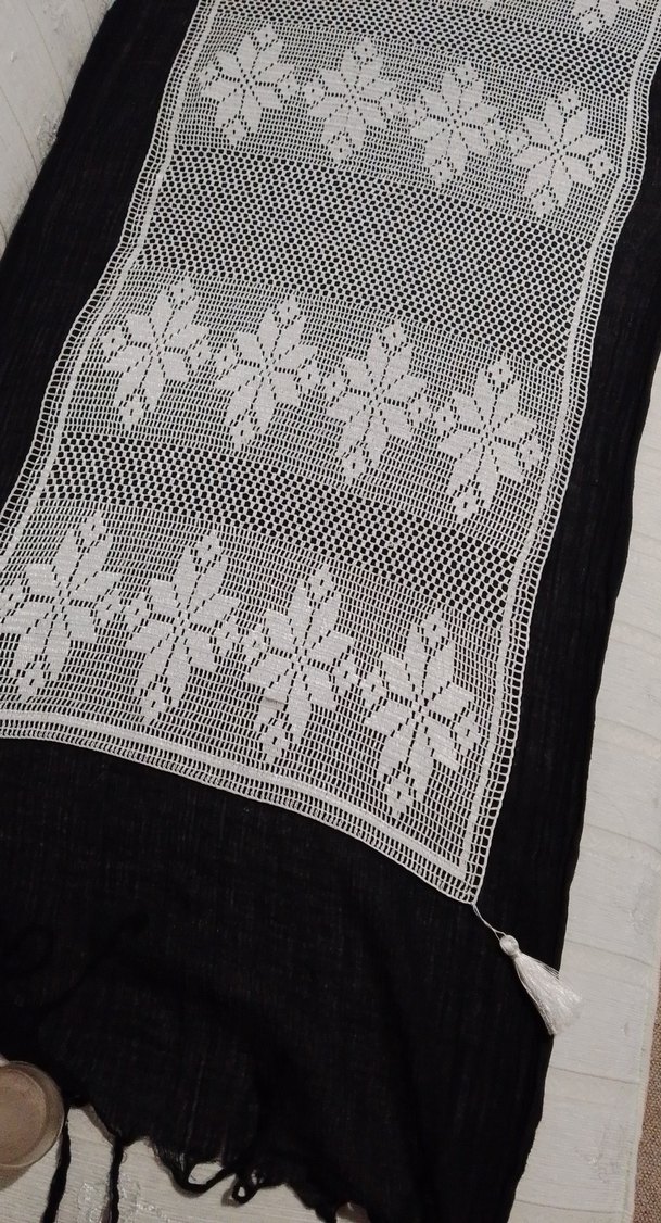 El İşi Örgü Çiçek Desenli Masa Örtüsü - Görsel 2