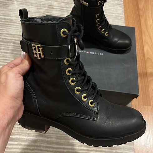 Tommy Hilfiger Tommy hilfiger bot