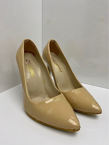 Ten rengi stiletto