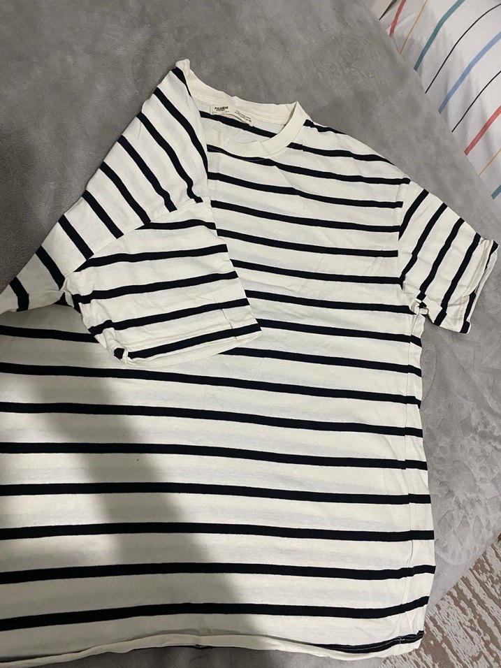 Kadın Beyaz Siyah Çizgili Kayık Yaka Tişört - Görsel 2