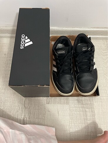 37,5 Beden Adidas spor ayakkabı