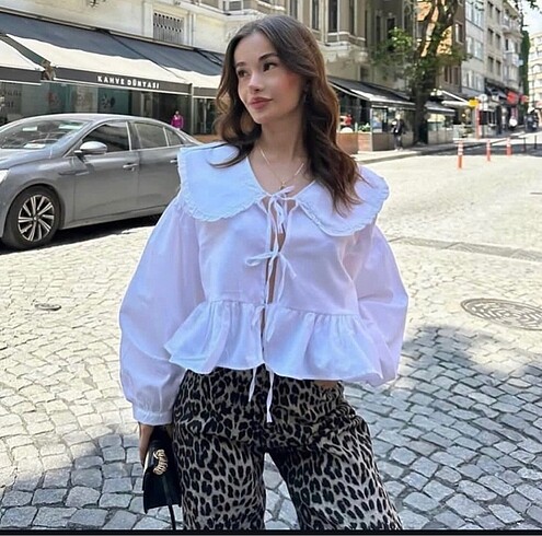 Bebe yakalı bağlamalı gömlek