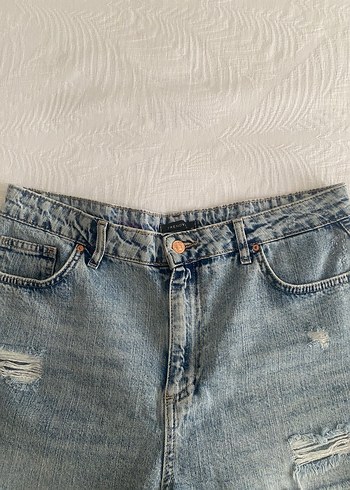 Trendyol & Milla Düğmeli Bol Kesim Mini Denim Şort