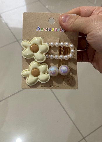 Boncuklu Çiçekli Bej Çocuk Toka Seti - Görsel 3