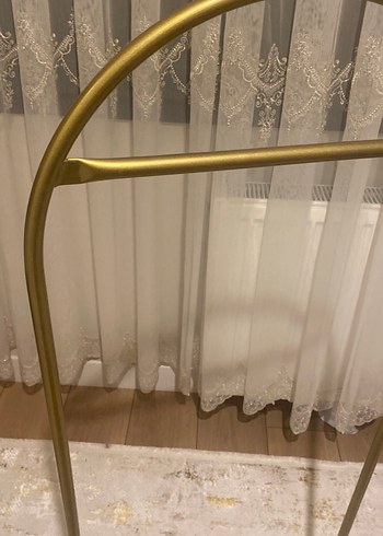 Parlak Altın Ayaklı Askılık - Görsel 4