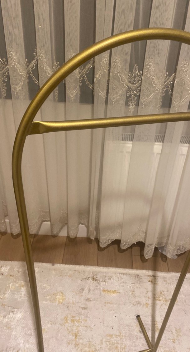 Parlak Altın Ayaklı Askılık - Görsel 4