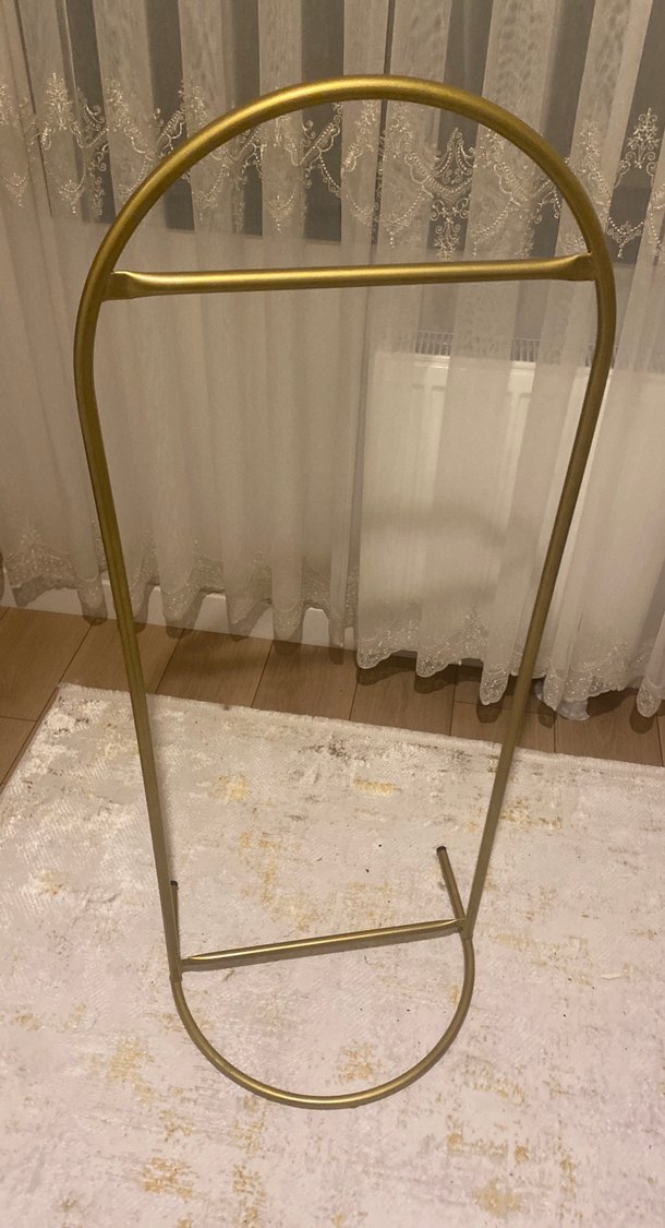 Parlak Altın Ayaklı Askılık - Görsel 5