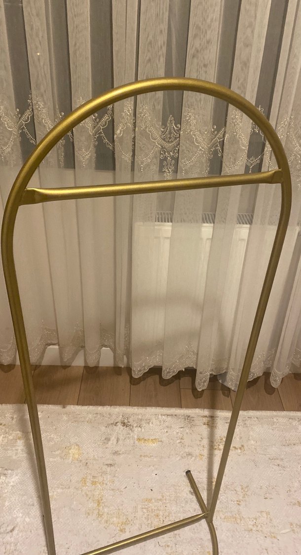 Parlak Altın Ayaklı Askılık - Görsel 2