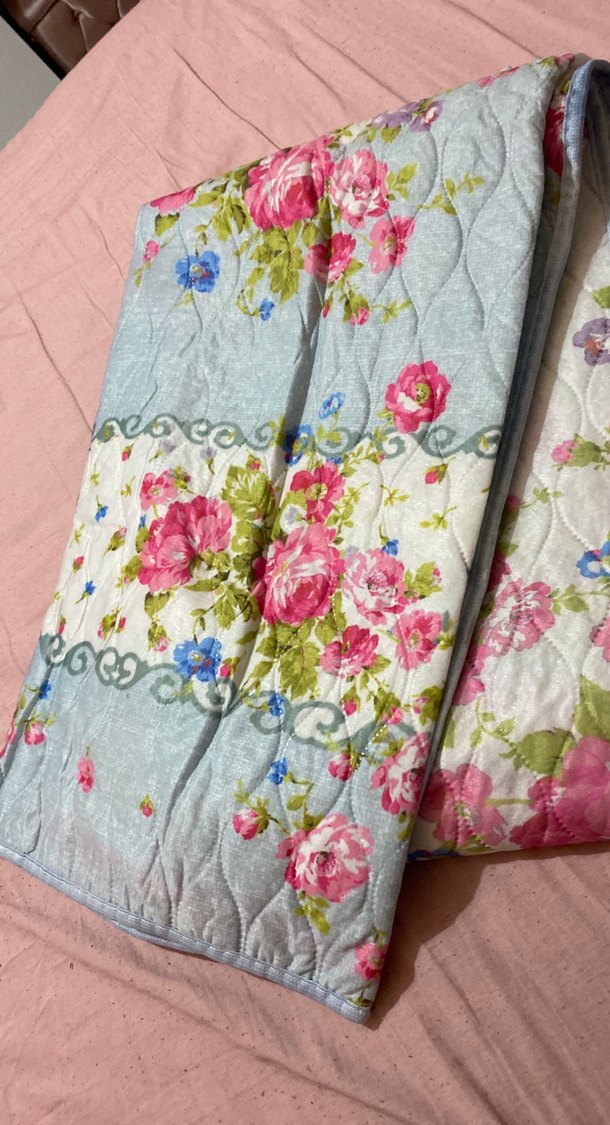 Çiçek Desenli Pastel Renkli Yatak Örtüsü - Görsel 3