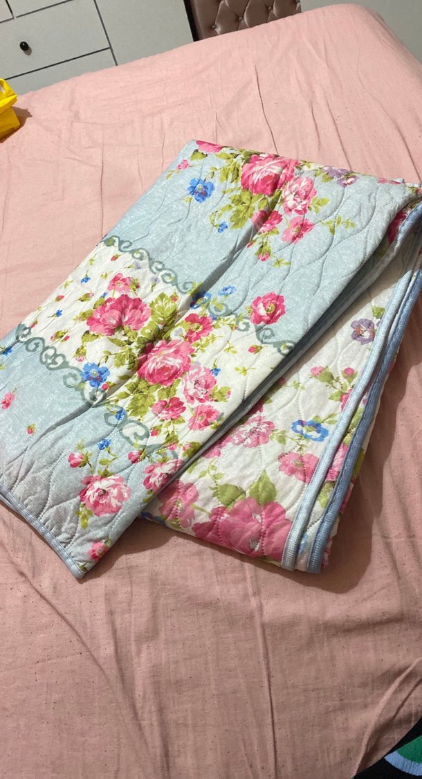 Çiçek Desenli Pastel Renkli Yatak Örtüsü - Görsel 2