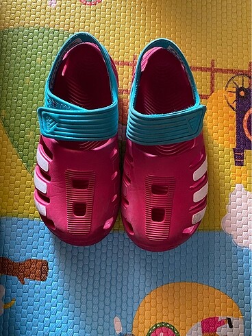 Adidas sandalet
