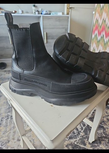 Alexander McQueen 40