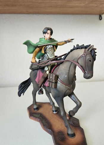 Levi Ackerman on Horse Anime Figürü