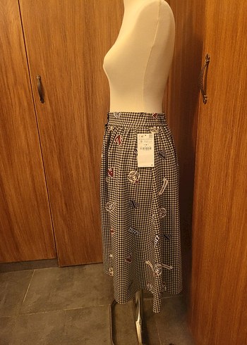 Zara Düğmeli Nakışlı Bohem Midi Etek