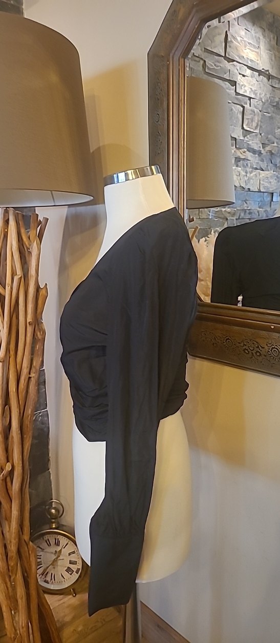 Siyah V Yaka Drapeli Gotik Bluz - Görsel 2