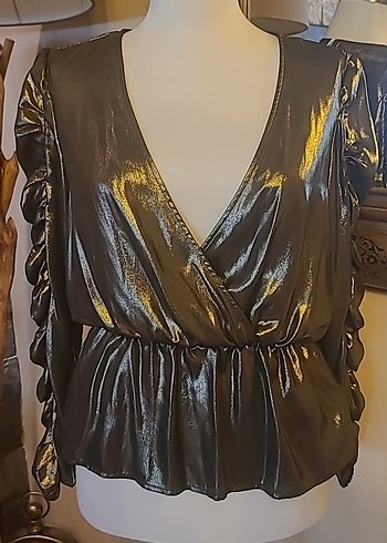 Drapeli V Yaka Parlak Altın Deri Bluz - Görsel 2