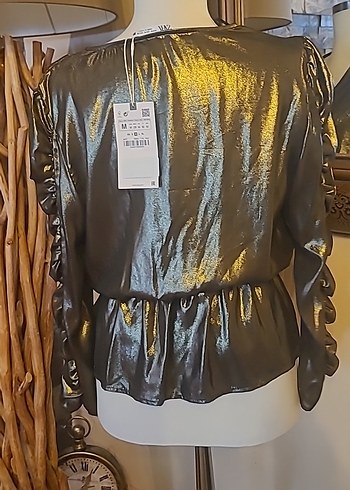 Drapeli V Yaka Parlak Altın Deri Bluz - Görsel 7