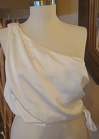Beyaz Askısız Saten Drapeli Kadın Bluz - Görsel 2