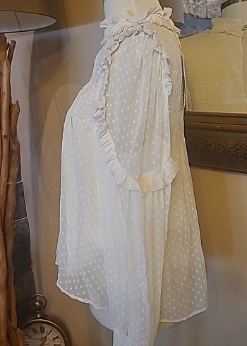 Beyaz Nakışlı Fırfırlı Uzun Kollu Bluz - Görsel 3