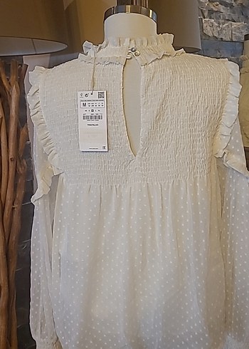 Beyaz Nakışlı Fırfırlı Uzun Kollu Bluz - Görsel 4