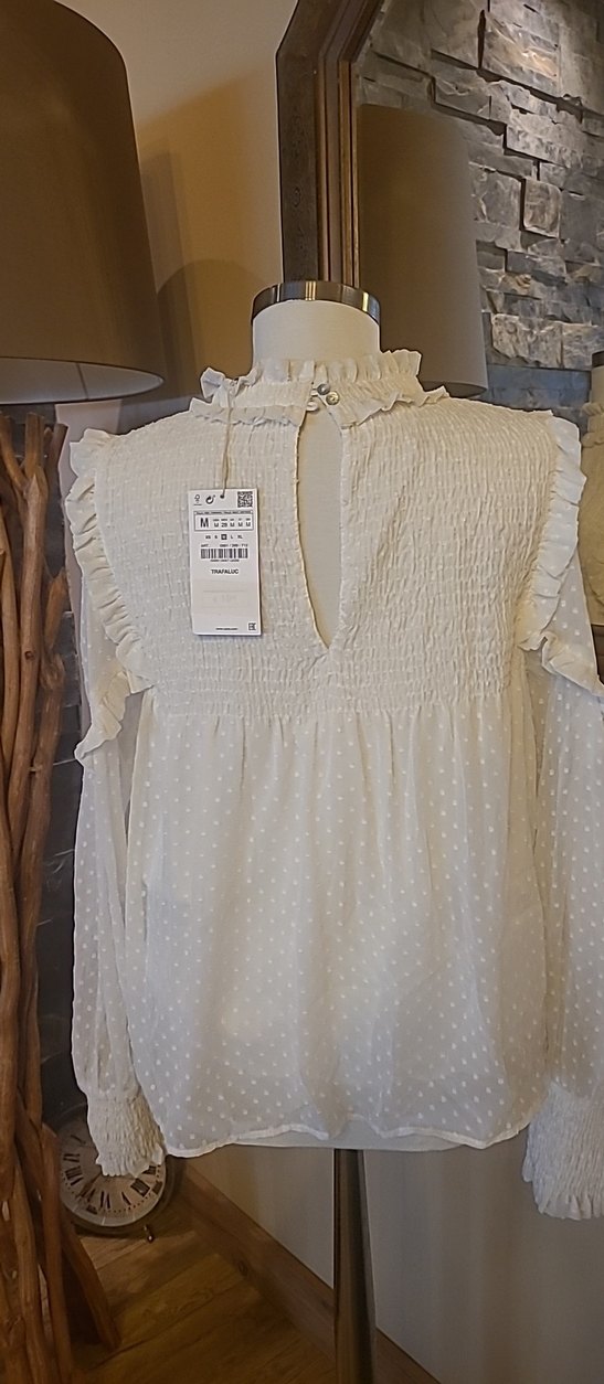 Beyaz Nakışlı Fırfırlı Uzun Kollu Bluz - Görsel 4