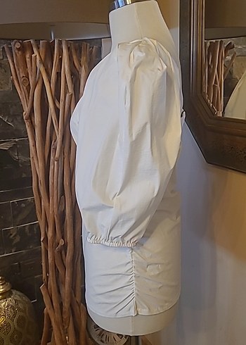 Beyaz Kadın Dökümlü Kısa Kollu Bluz - Görsel 3