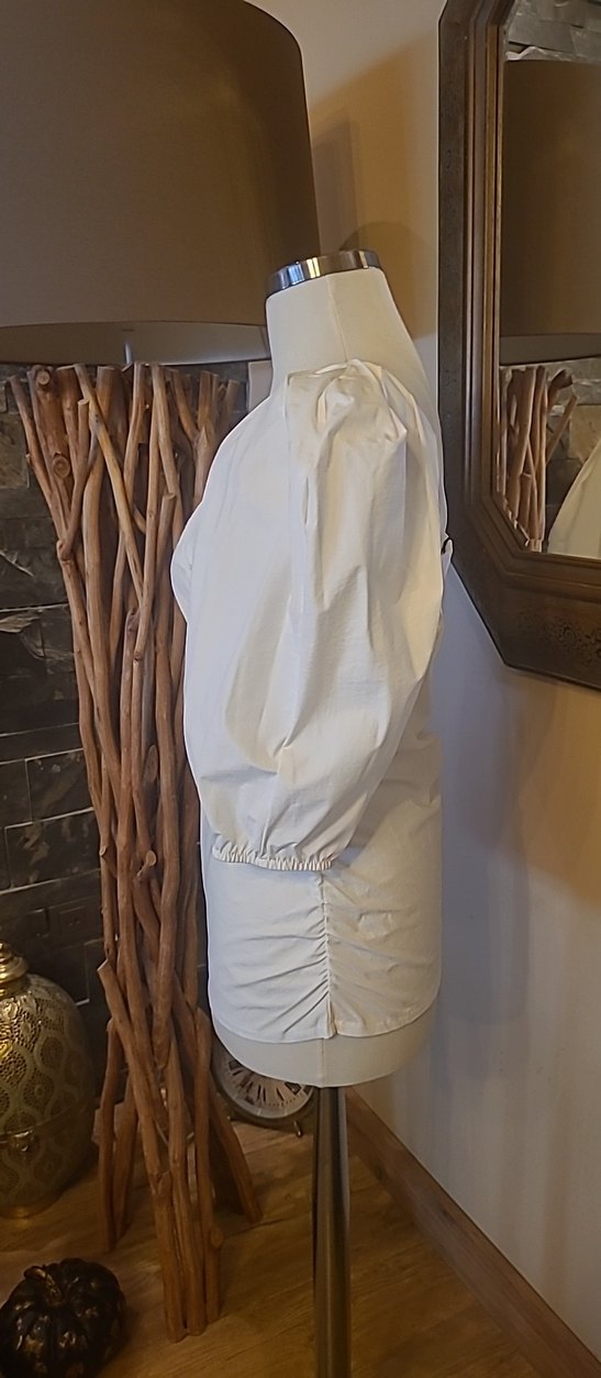 Beyaz Kadın Dökümlü Kısa Kollu Bluz - Görsel 3