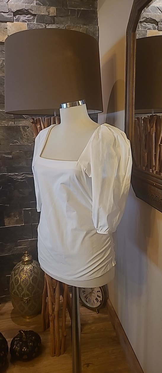 Beyaz Kadın Dökümlü Kısa Kollu Bluz - Görsel 2