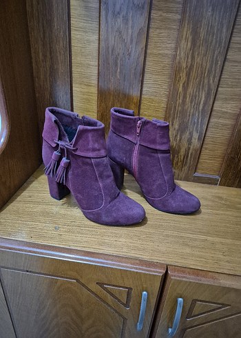 bordo 8 cm topuklu 38 numara el yapımı botie 1 kere kullanıldı