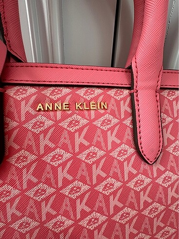 Beden Amerika?dan Anne Klein kol çantası