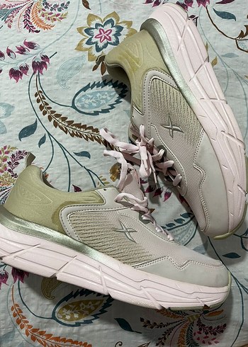 Pembe Spor Ayakkabı
