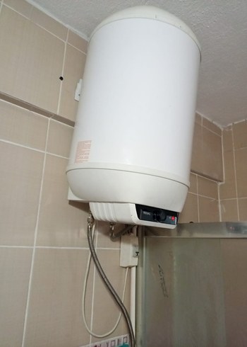 Beden Beyaz Duvara Monte Elektrikli Su Isıtıcısı