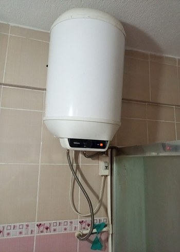 Beyaz Duvara Monte Elektrikli Su Isıtıcısı