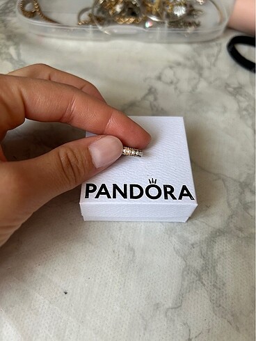 Pandora Ince charm yenı