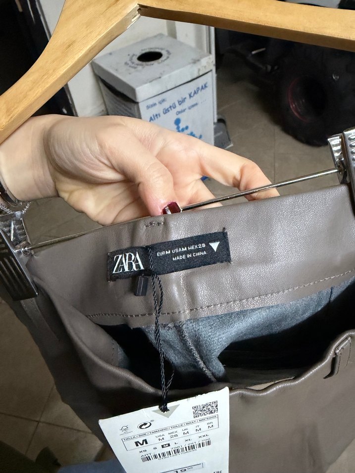 Bej Deri Kemerli Mini Şort - Görsel 3