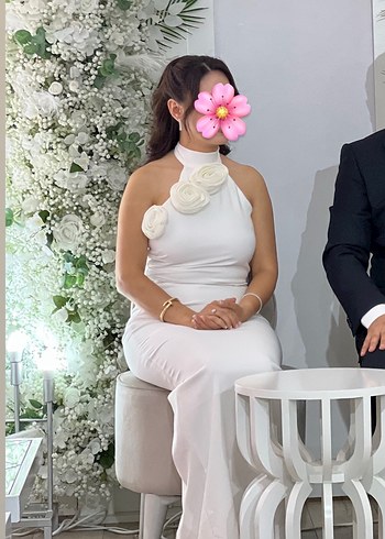 Trendyol & Milla Beyaz yakası gül detaylı elbise
