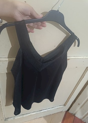 Siyah V Yaka Kadın Atlet