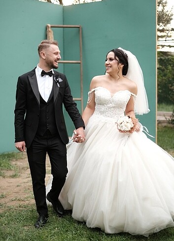 Gelinlik taç,duvak,tarlatan,beyaz halay mendili hediyedir???????