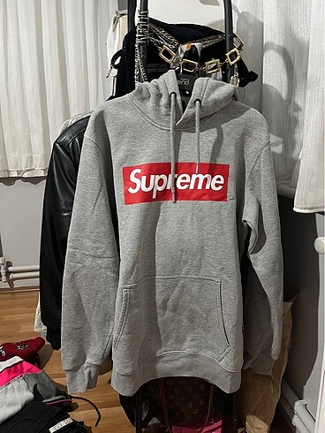 supreme sweatshirt