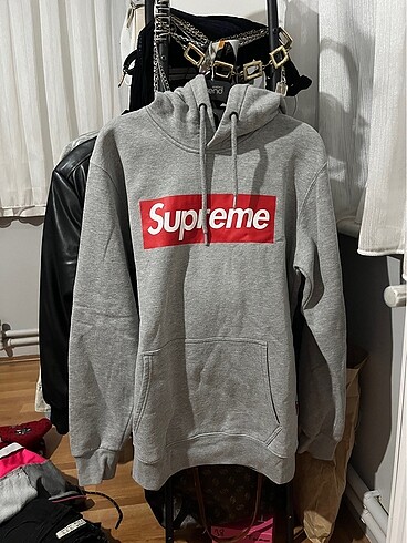 Supreme supreme sweatshirt