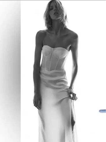 zara straplez saten elbise