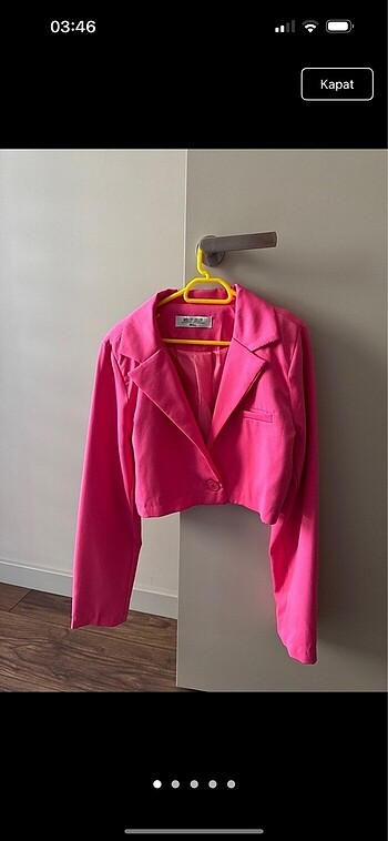 Holly holly pembe crop blazer