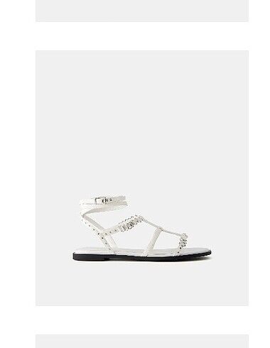 Beyaz Bershka metal halkalı sandalet