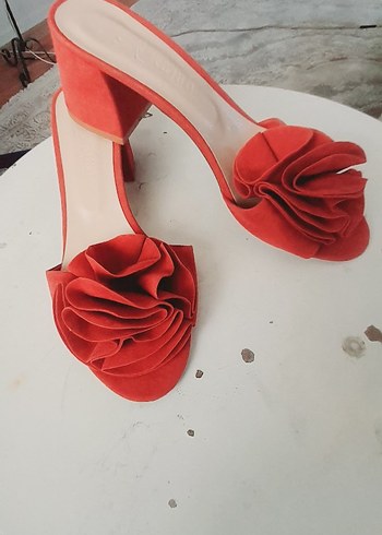 Kırmızı Fırfırlı Stiletto Kadın Terlik