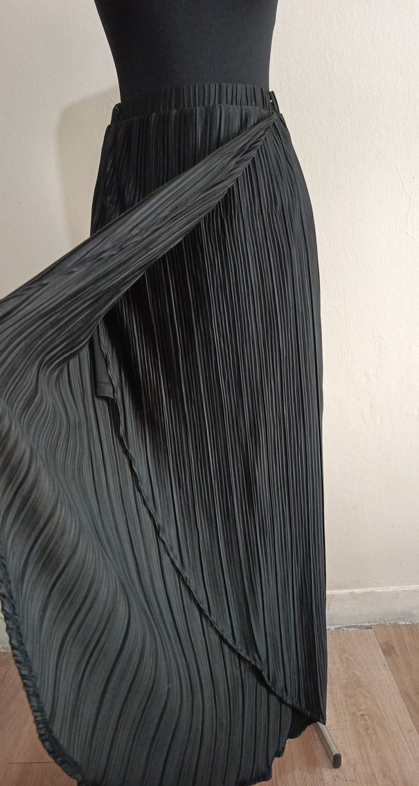 Siyah Pilili Uzun Kadın Etek - Görsel 2