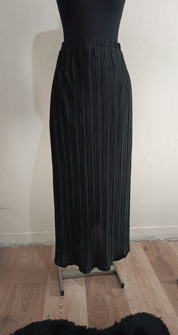 Siyah Pilili Uzun Kadın Etek - Görsel 3