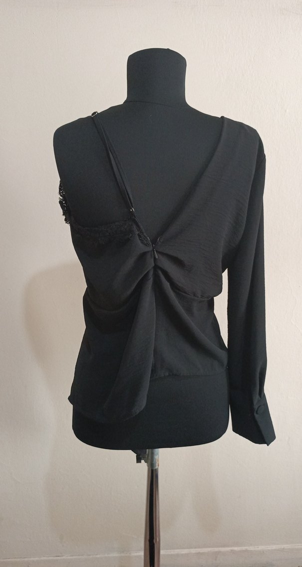 Drapeli Siyah Gotik V Yaka Kadın Bluz - Görsel 5