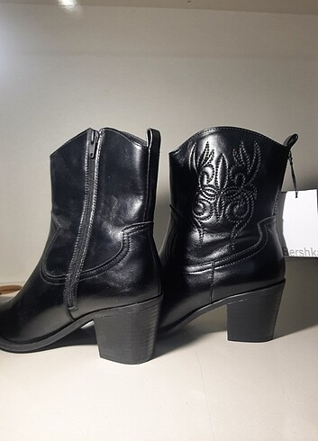 38 Beden Etiketli Bershka topuklu siyah bot